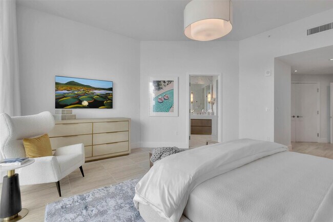 Building Photo - 525 N Fort Lauderdale Beach Blvd