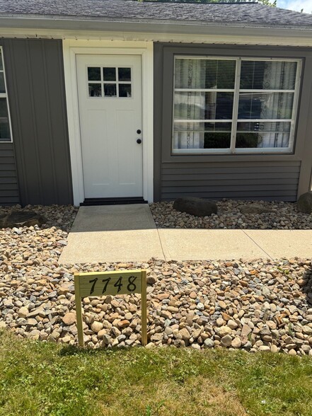 Building Photo - 7748 Crestwood Ln