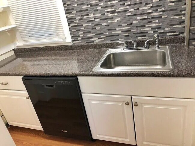 Building Photo - Cozy 1.5-Bedroom in a Vibrant East Boston Neighborhood