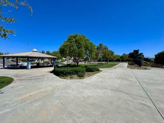 Building Photo - 40372 Calle Real