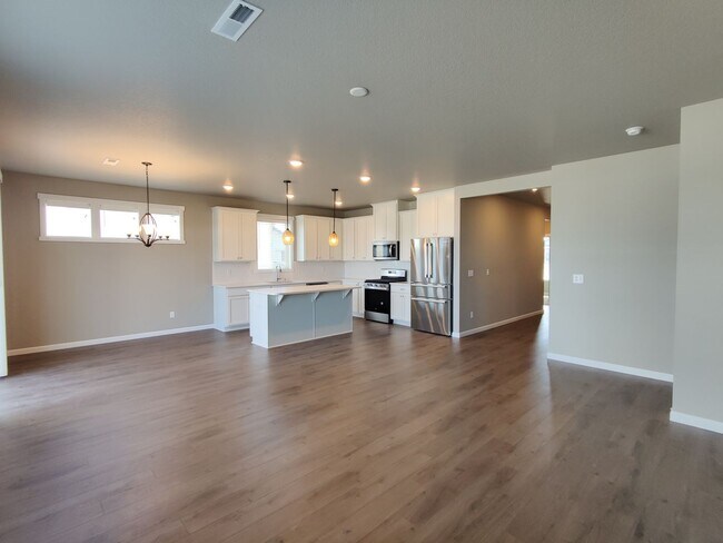 Building Photo - Gorgeous Newer Single Family Home in West ...