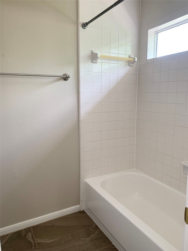 Building Photo - 4411 W Thunderwood Cir