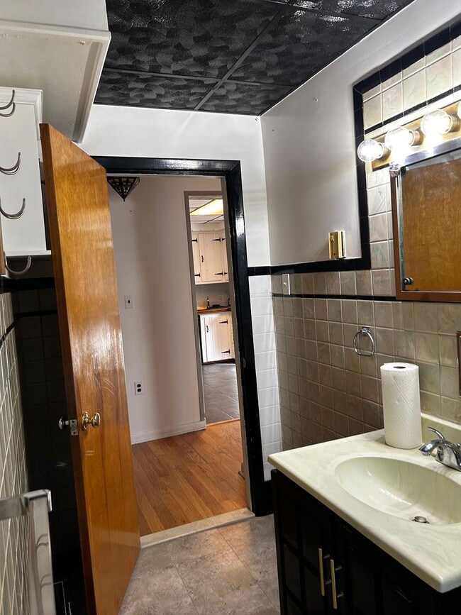 Building Photo - 308 North Blakely Street