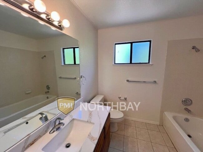 Building Photo - 3552 Larchmont Ct