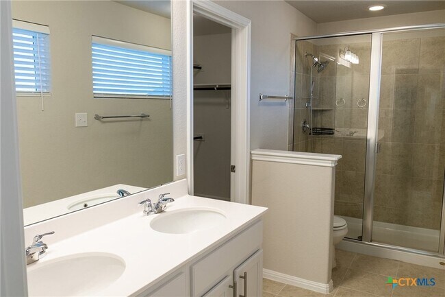 Building Photo - 366 Silver Springs Bend