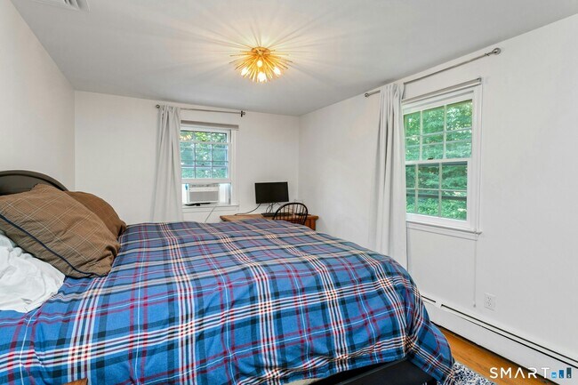 Building Photo - 18 Cornelia Dr