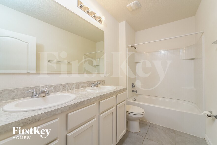 Building Photo - 3345 Wellborn Dr