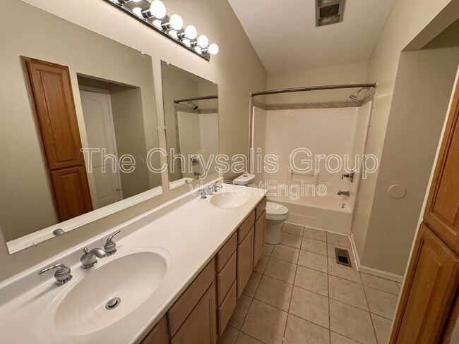 Building Photo - 137 Hennepin St
