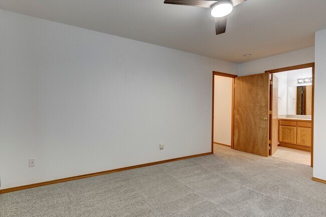 Building Photo - 2 Bd 2 Bath Home in 55+ Community