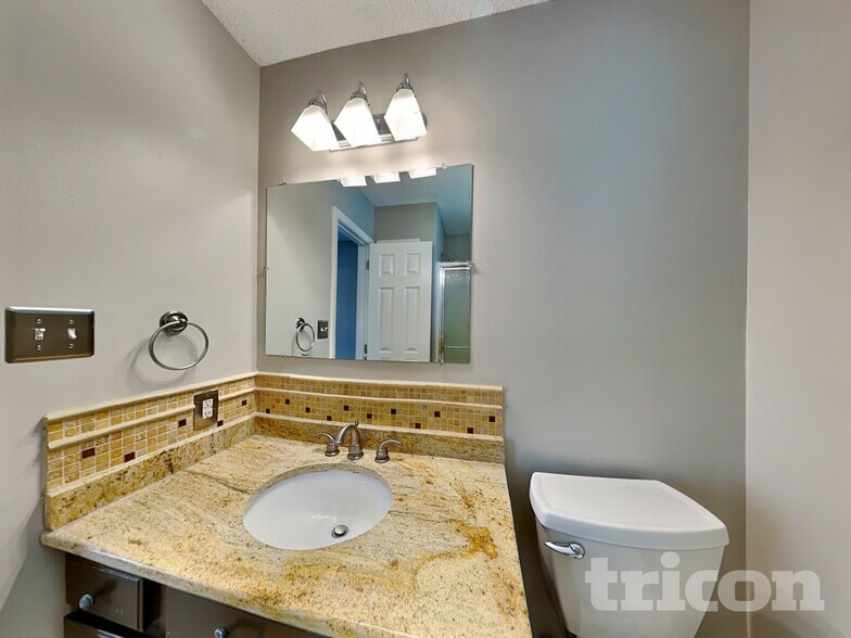 Building Photo - 661 Rebecca Jane Dr