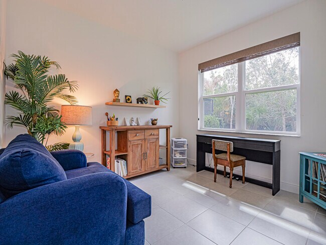 Building Photo - 5945 Buttonwood Sq