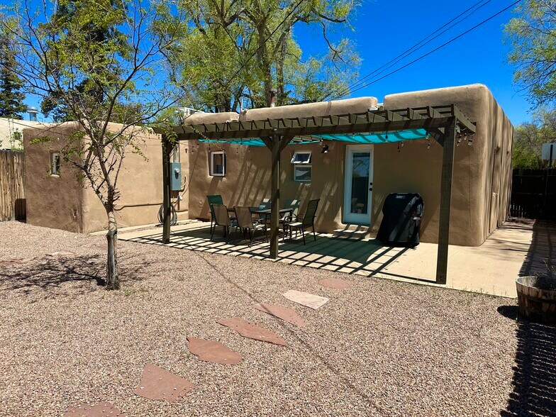 Building Photo - 512 Sandia St