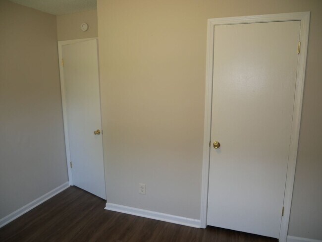 Building Photo - 2011 Coral Hills Dr
