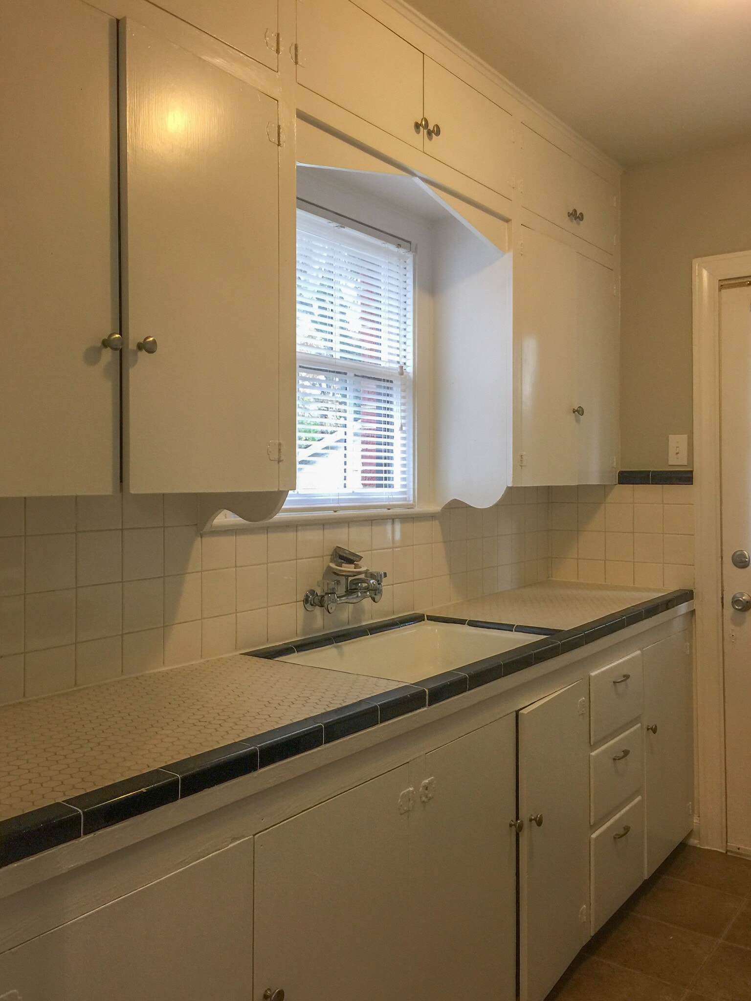 Building Photo - 1912 S Donnybrook Ave