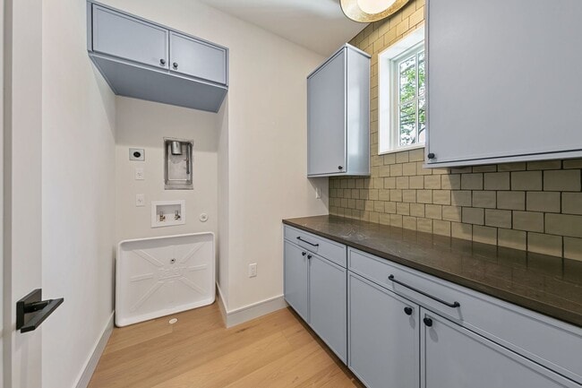 Building Photo - 917 E 37th St