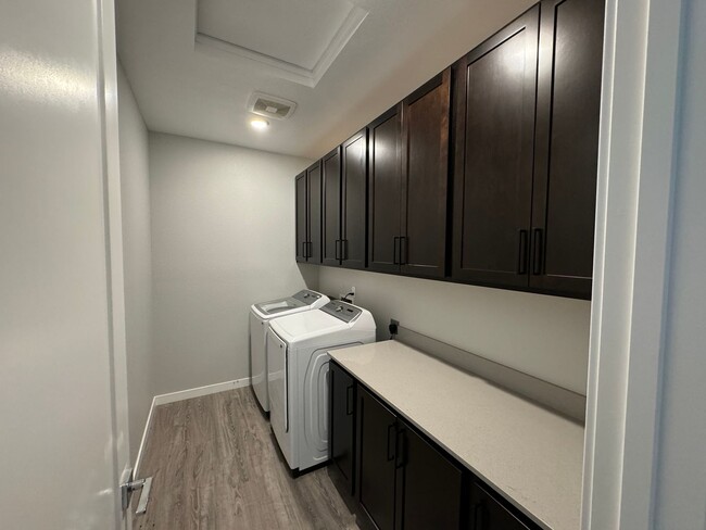 Building Photo - New Ryder Home Tons of Upgrades