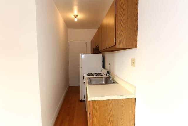 Building Photo - 962 W Cornelia Ave
