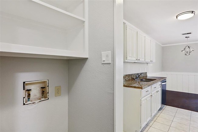 Building Photo - 6 Basal Briar Ct