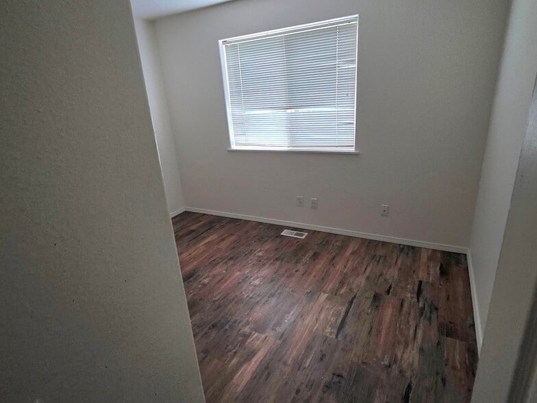 Building Photo - 1610 SE Cortland Ave