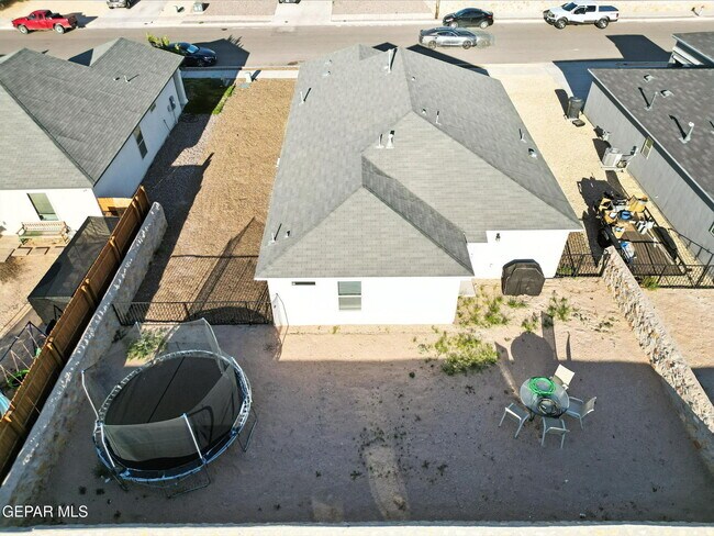 Building Photo - 1033 Candelilla St