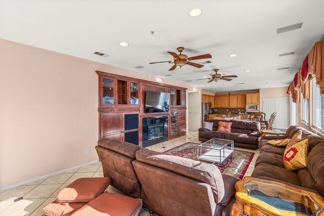 Building Photo - Beautiful 2 Story Home