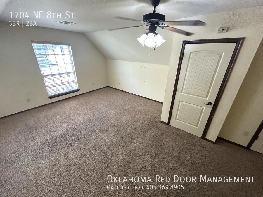 Building Photo - 1704 NE 8th St