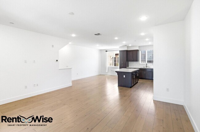 Building Photo - 29384 Hub Ln