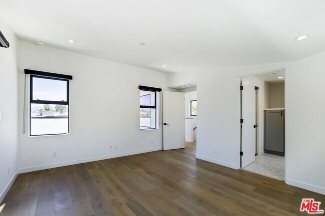Building Photo - 538 Vernon Ave