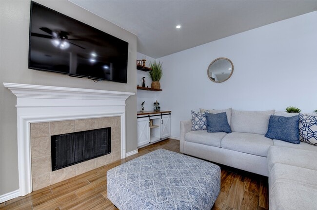 Building Photo - 1423 Sand Lake Ln