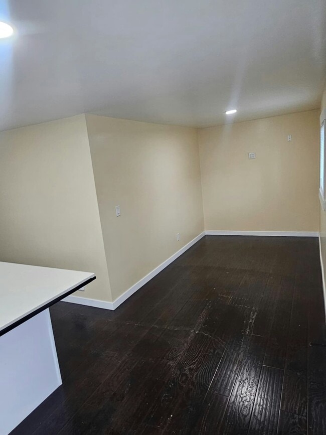 Building Photo - 1004 SW 116th St