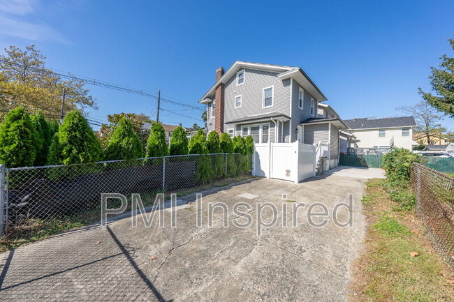 Building Photo - 1100 Langford St