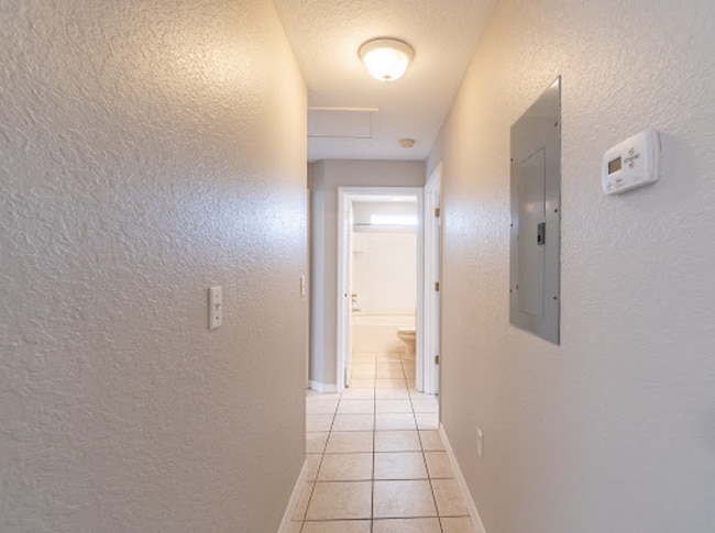 Building Photo - MOVE IN SPECIAL- Spacious 3/2 Duplex in St. Cloud Located Close to Lakefront