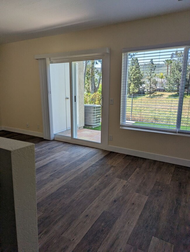 Building Photo - Upgraded 2 Story 2 Bed/1.5 Bath Condo