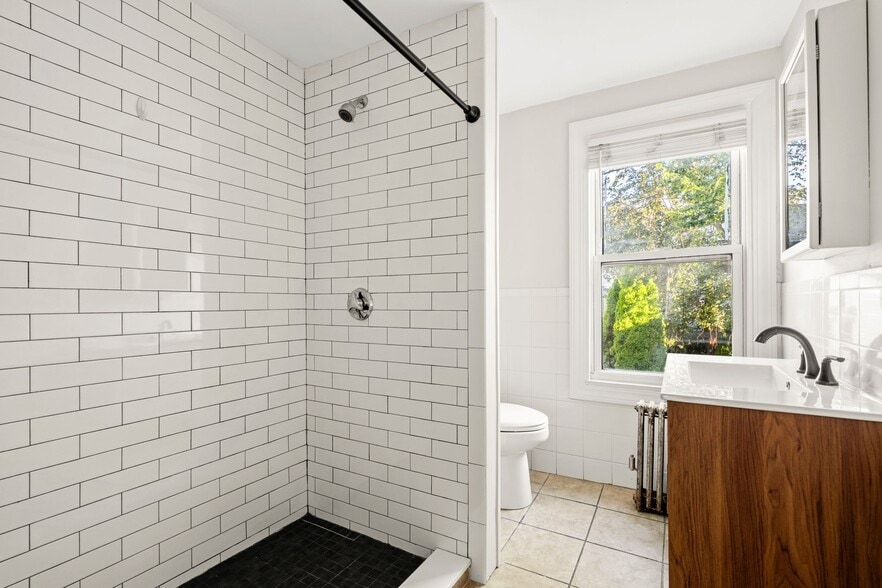 Bathroom 1 - 122 Saratoga St