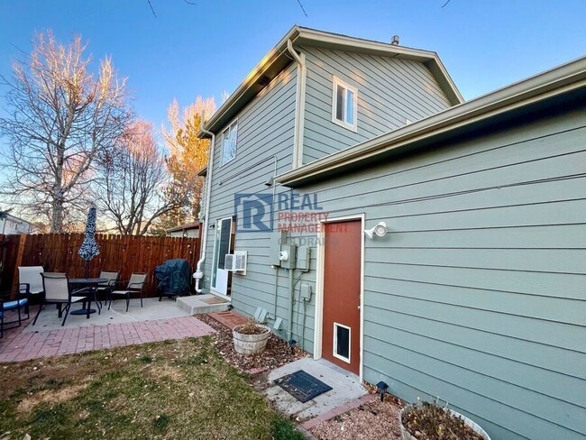 Building Photo - 940 W 133rd Cir