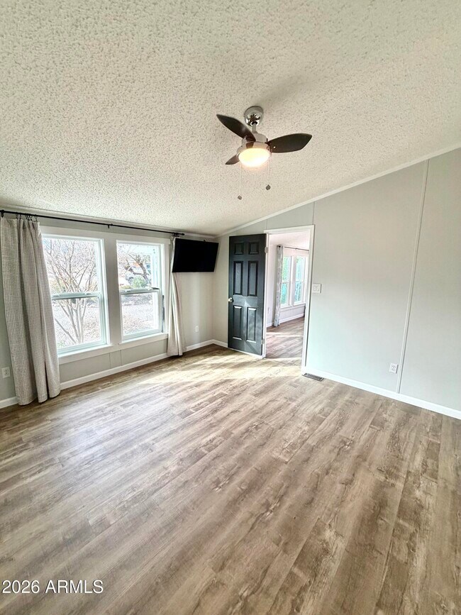 Building Photo - 5333 S Santa Claus Ave