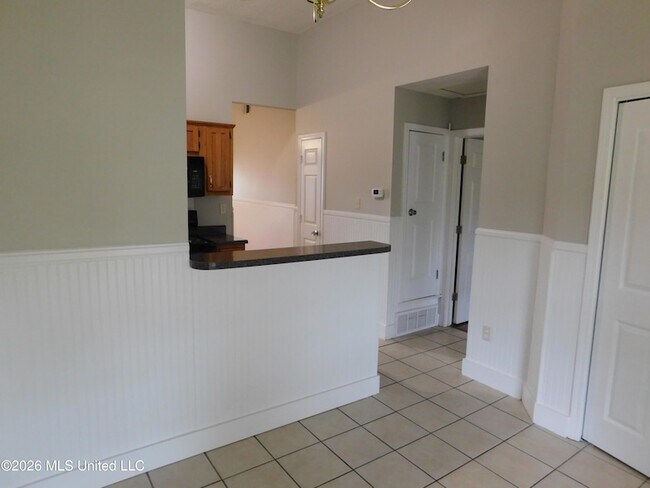 Building Photo - 5539 Bradley Dr