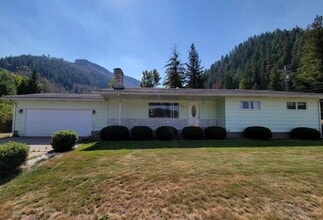 Building Photo - 207 W Fir Ave