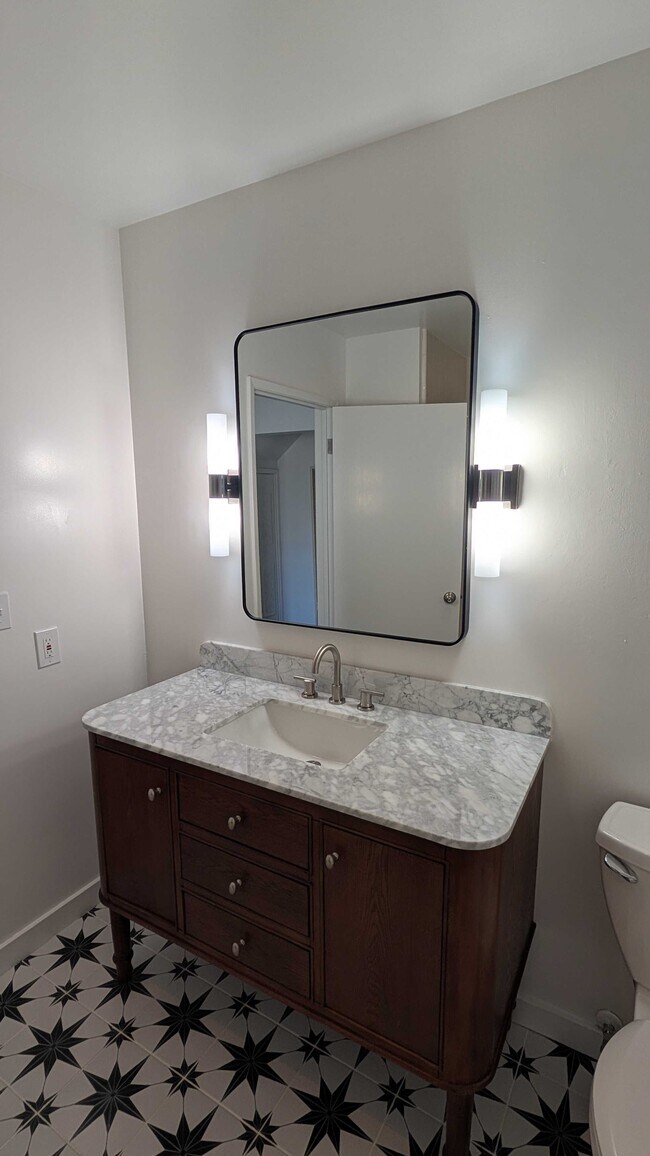 Building Photo - 541 Mason St