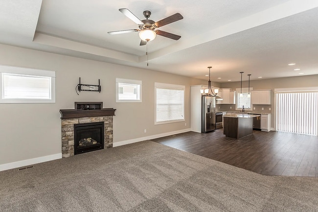 Building Photo - Spacious 4-Bedroom Home in Urbandale | Fin...