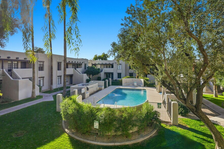 Building Photo - 1449 E Highland Ave