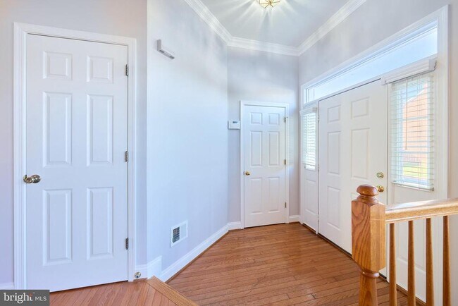 Building Photo - 685 Springhouse Square SE