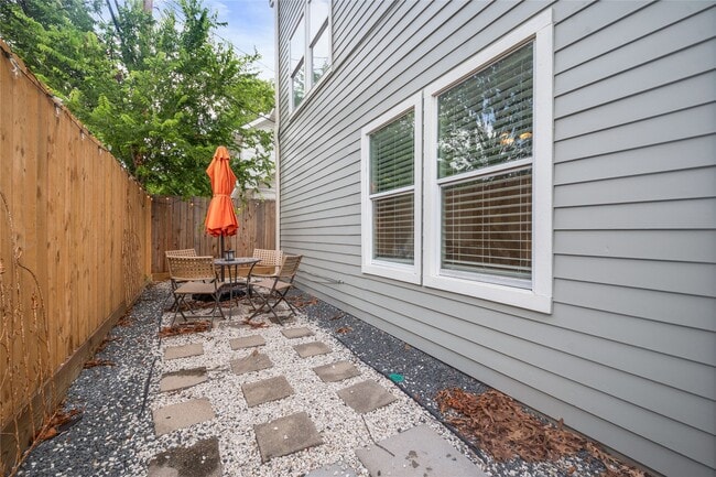 Building Photo - 1105 Tulane St