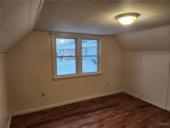 Building Photo - 437 Church St