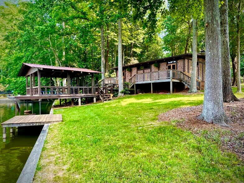 Building Photo - 3908 Waterton Rd