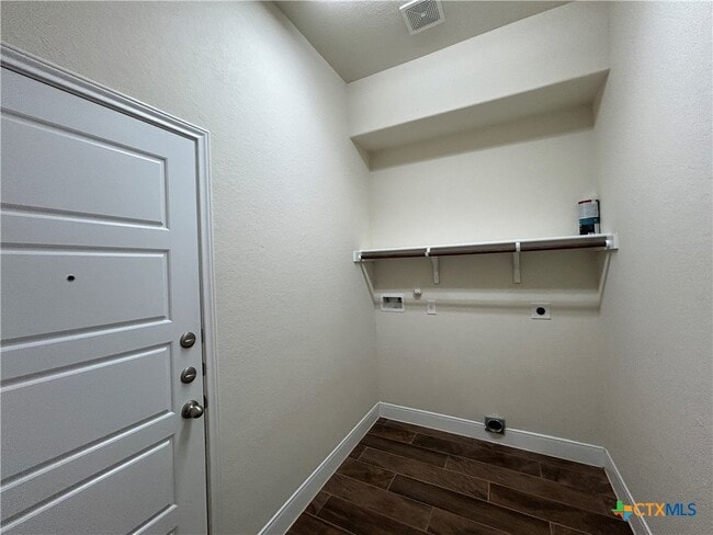 Building Photo - 1239 FM306