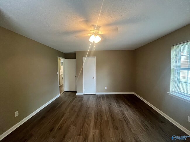 Building Photo - 726 Larkwood Cir SW