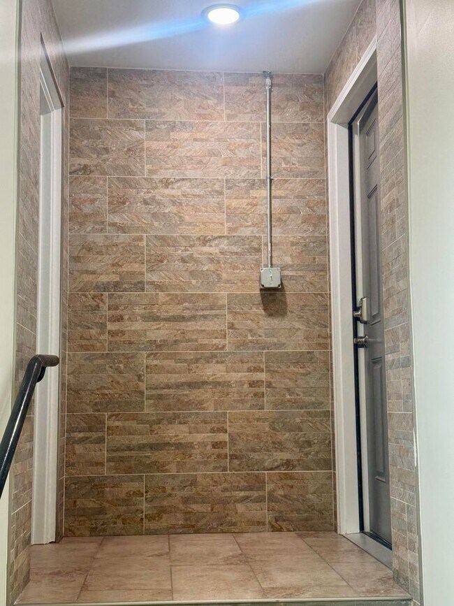 Building Photo - 2113 W Madison Ave