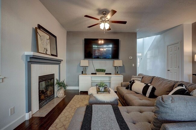 Building Photo - Great SW Bend Home Minutes from the Old Mill!