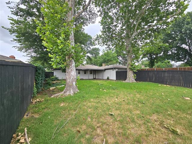 Building Photo - 1304 Oakhill Dr